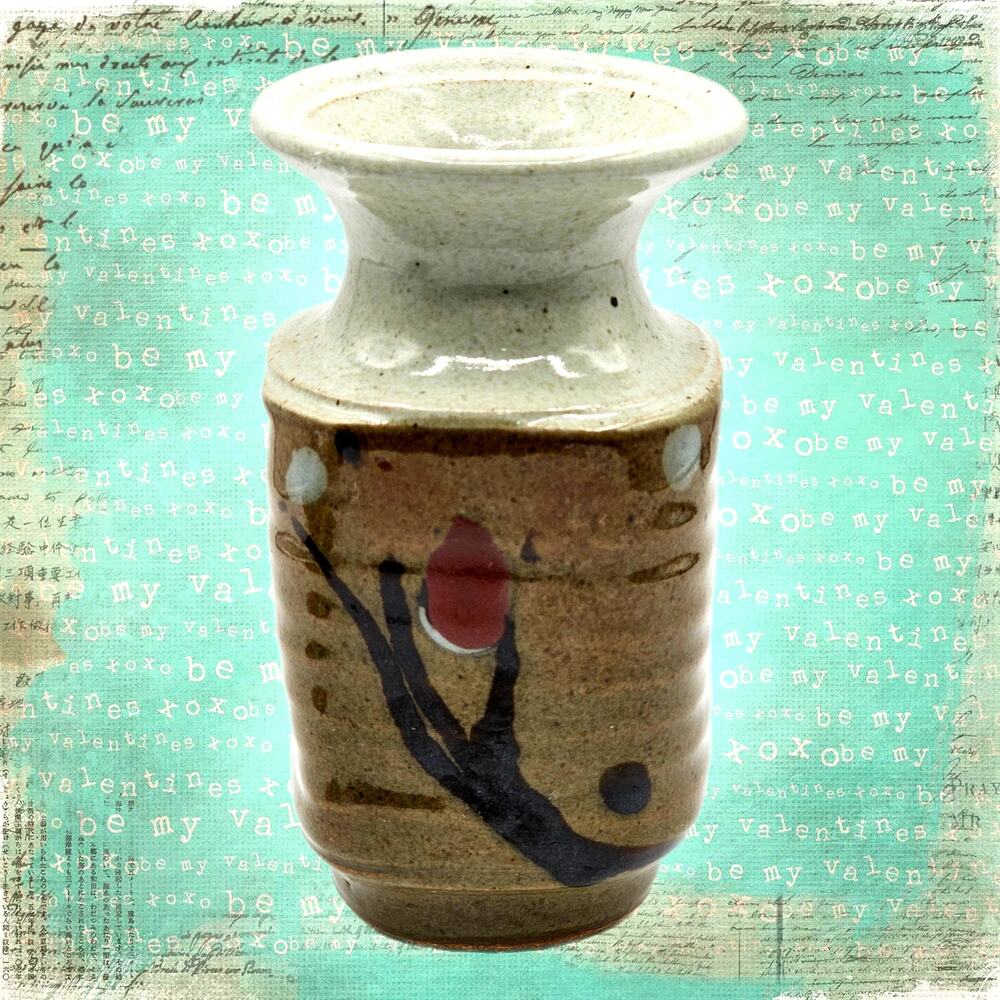 Ribbed Stoneware Vase with Glazed Finish - Japanese-Inspired Floral Design